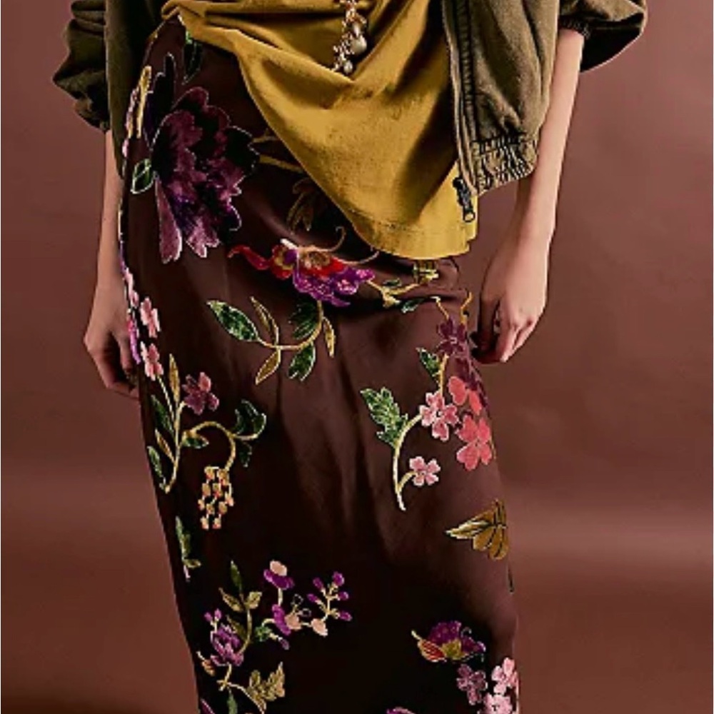 Free People Secret Garden Velvet Burnout Midi Skirt Brown Floral NWT $198 - Picture 10 of 16
